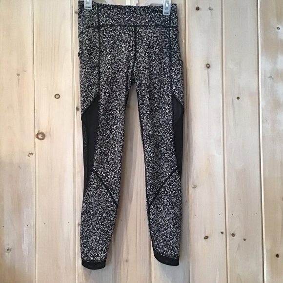 lululemon athletica Black and White Patterned Leggings - Picture 5 of 10